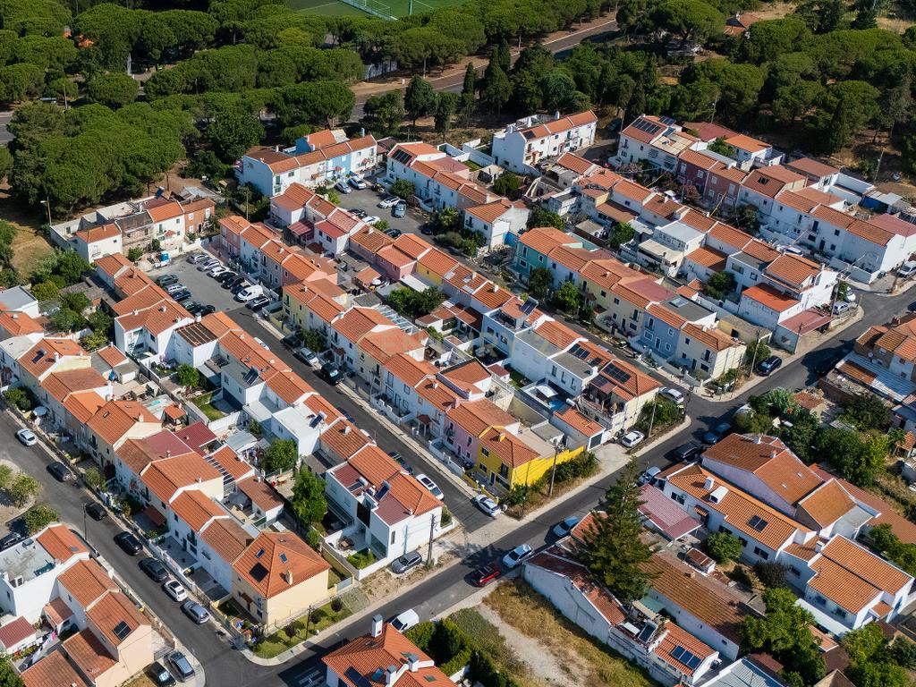 Moradia T3 com Quintal e Alto Potencial no Caramão da Ajuda, Lisboa - Image 25