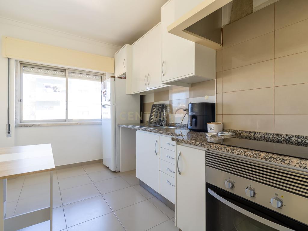 T2 com Excelente Localização em Agualva-Cacém | Ideal para Habitação Própria ou Investimento - Image 10