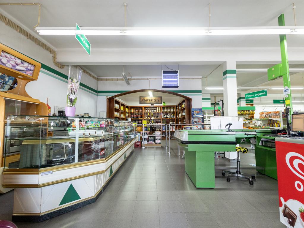 Prédio Misto com Negócio Consolidado e Habitação – Assentiz, Torres Novas - Image 5