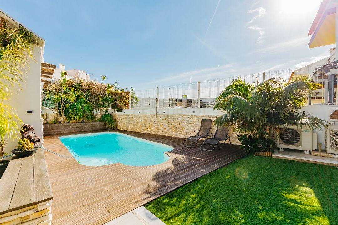 Luxuosa Moradia Renovada com Vista Panorâmica em Loures - Image 41