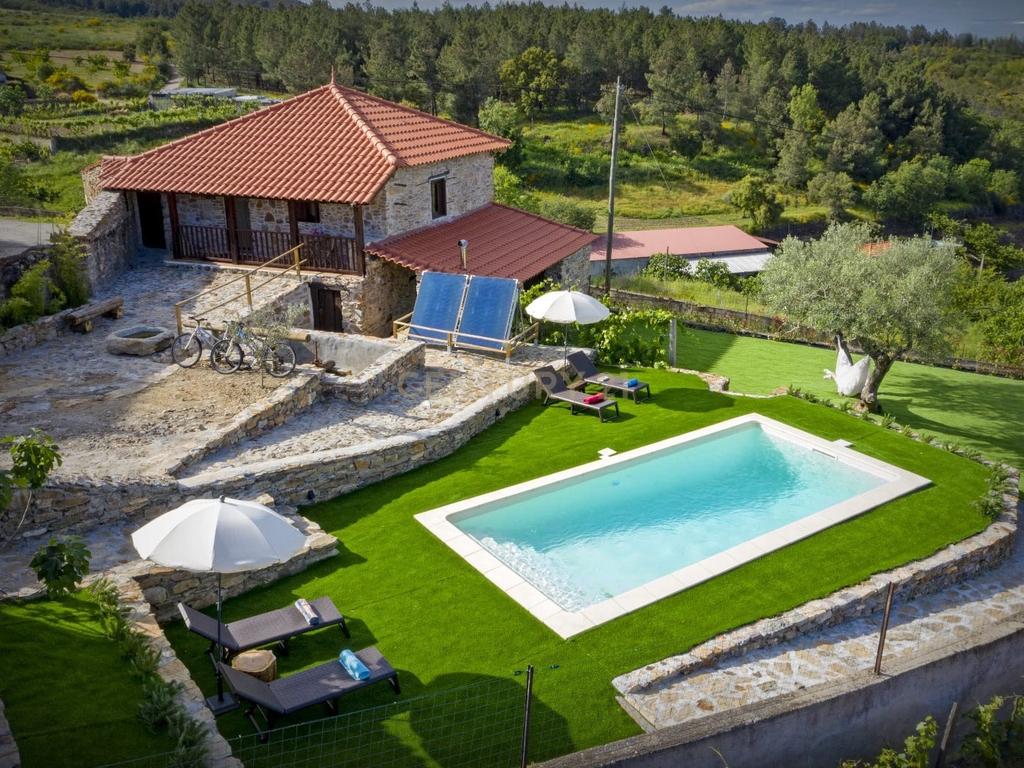 Moradia T2 com piscina a 5 minutos de Mirandela - Image 1