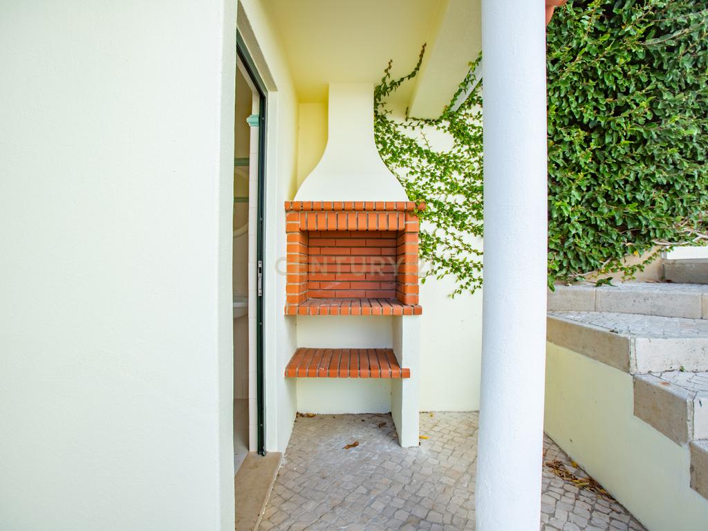 Moradia isolada na Areia , com 627 m2 de área total, piscina e jardim. - Image 28