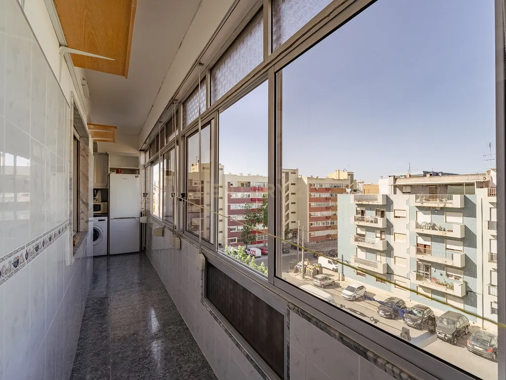 Apartamento T1 Feijó - Almada - Image 6