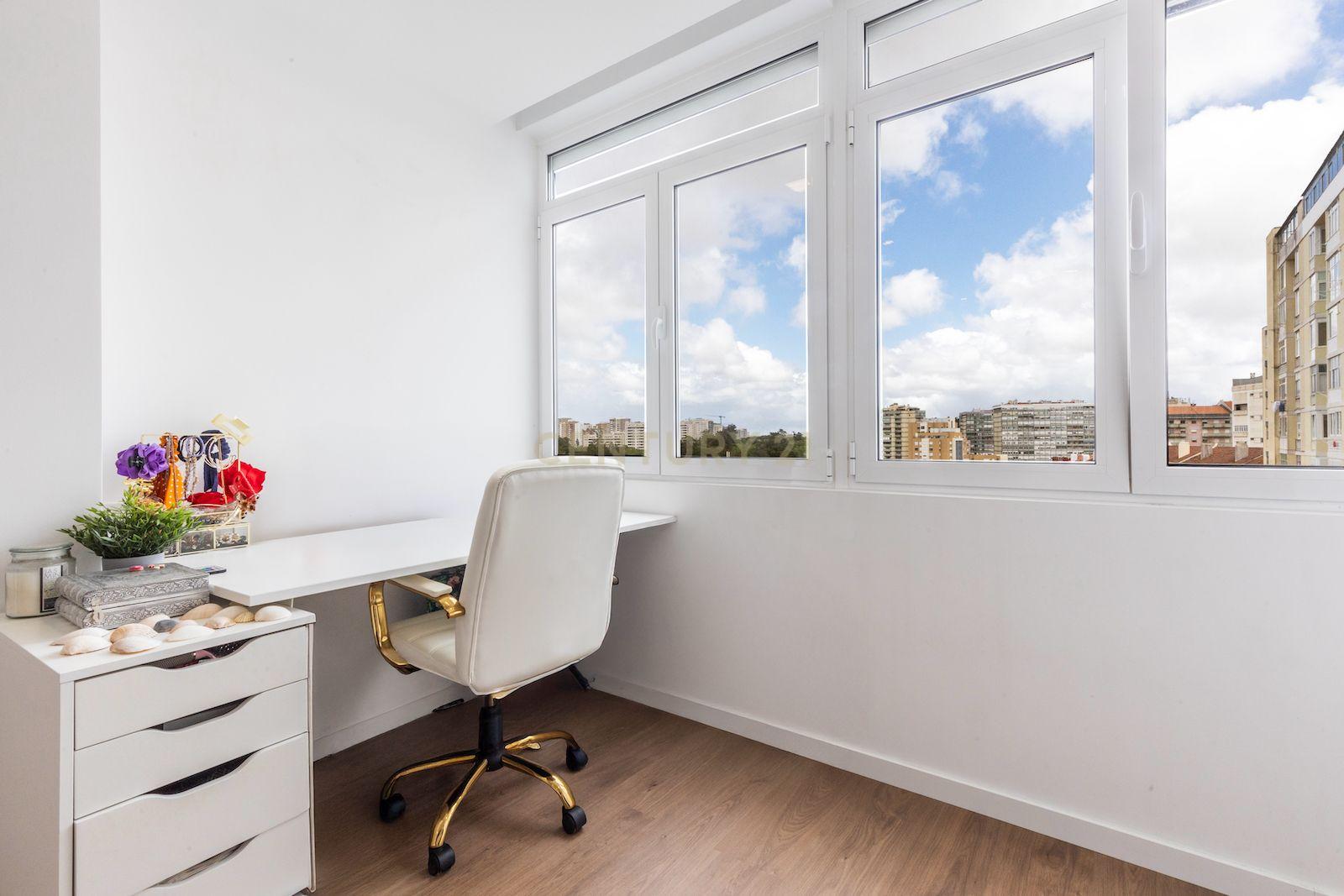 Apartamento T3 Totalmente Renovado com Excelente Localização em Lisboa - Image 10