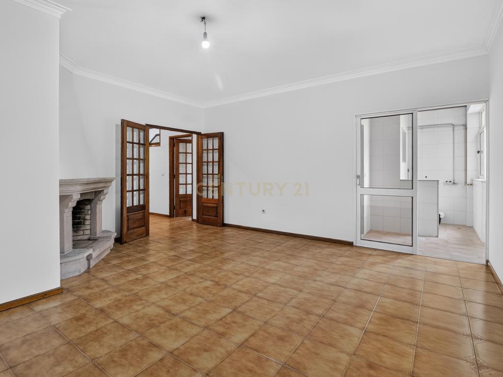 T3+1 com Garagem Fechada e Elevador | Lomar – Braga - Image 2