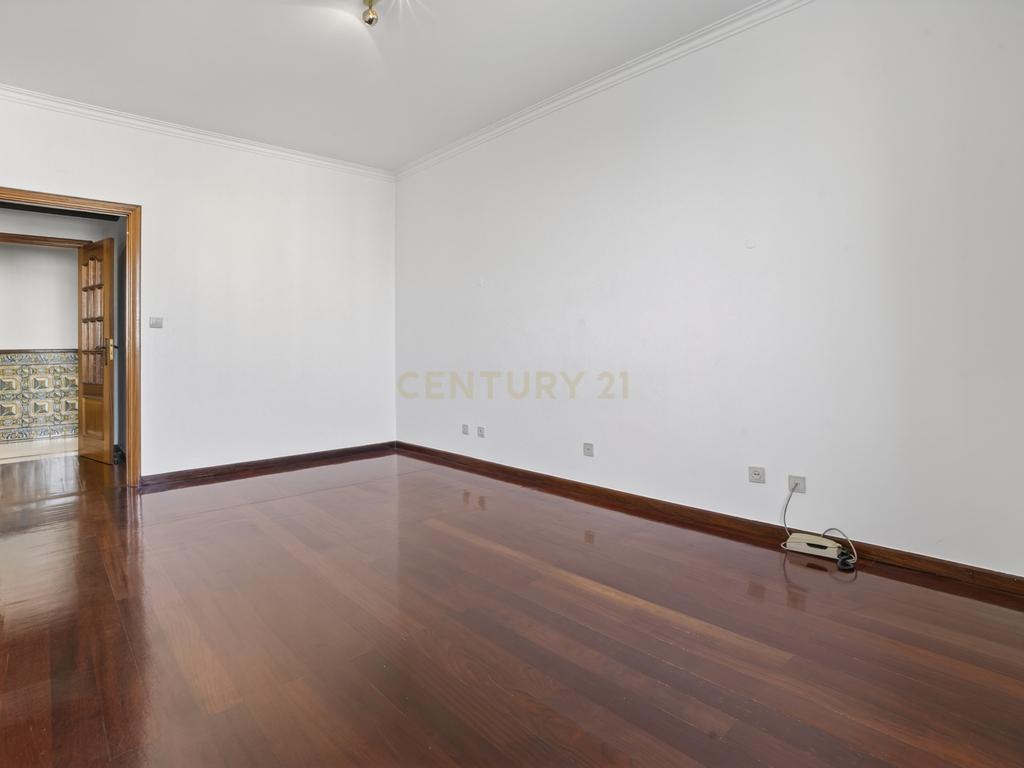 Apartamento T3 em Areeiro, com 1 lugar de garagem, Lisboa. - Image 24