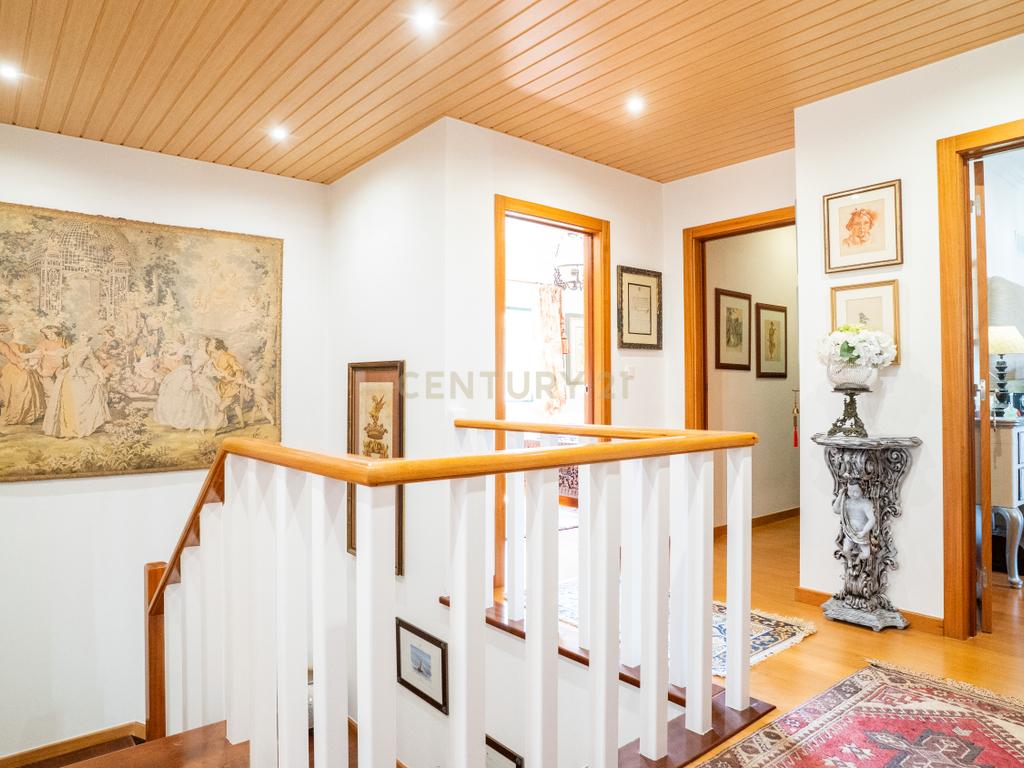 🏡 Moradia T5 como nova na Encarnação – Tranquilidade e vista desafogada! - Image 34