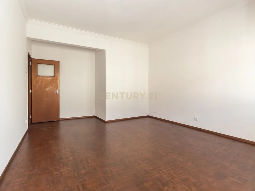 Apartamento T2 para arrendamento no centro da Costa da Caparica - Image 9