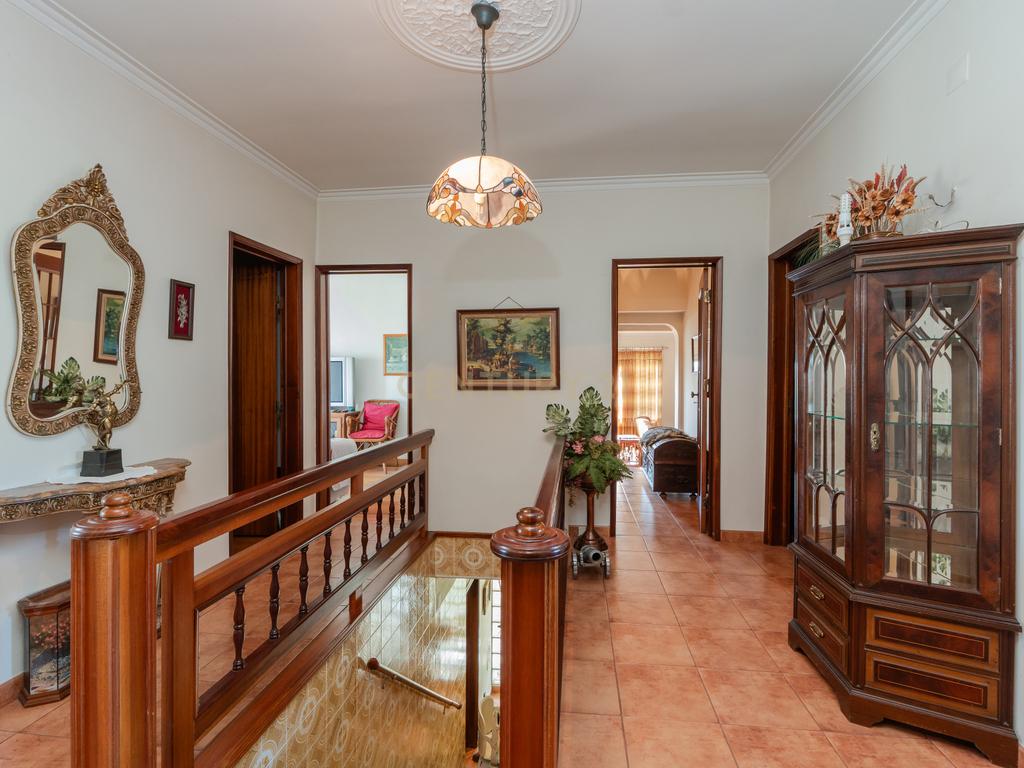 🏡 Moradia com Terreno c/ 300 m2, na Portela da Azóia - Image 9