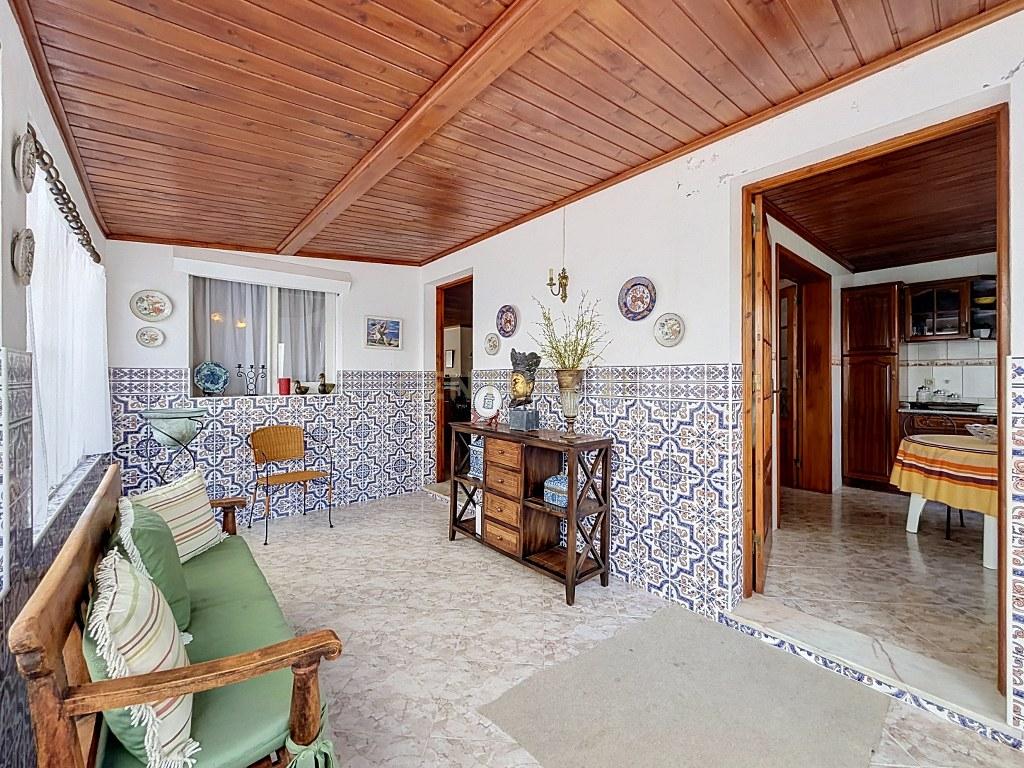 Moradia T3+1 térrea com garagem, jardim e amplo terreno — Aflitos, Fenais da Luz - Image 32