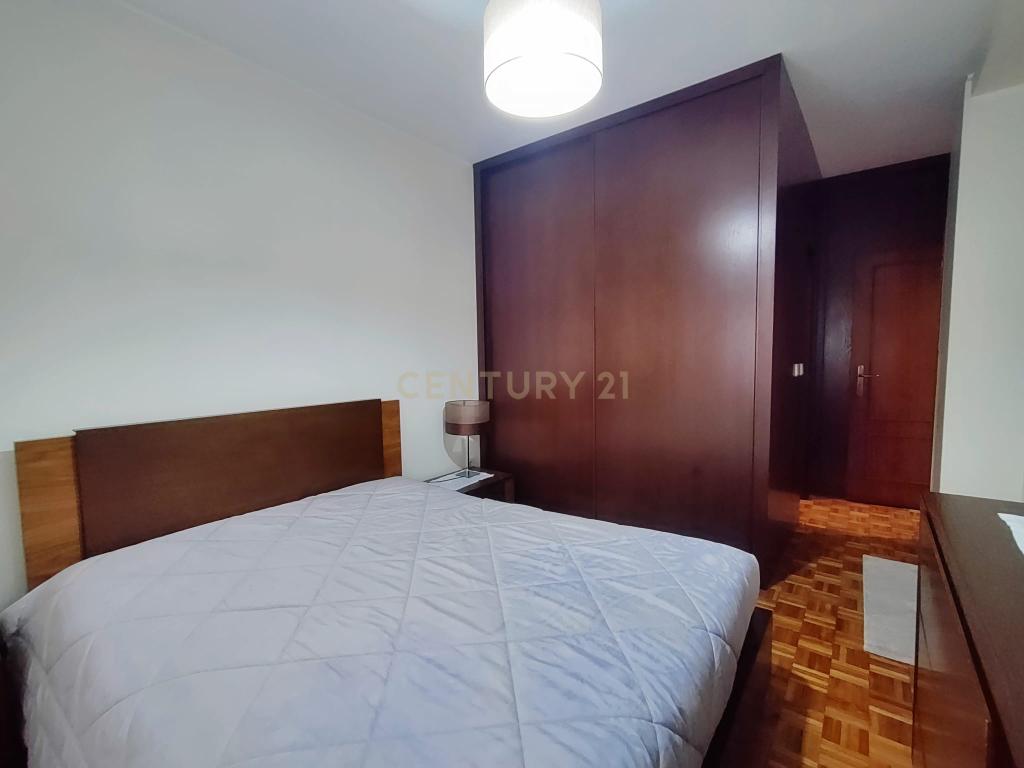 Apartamento T3 com Terraço e Vista na Póvoa de Varzim - Image 17