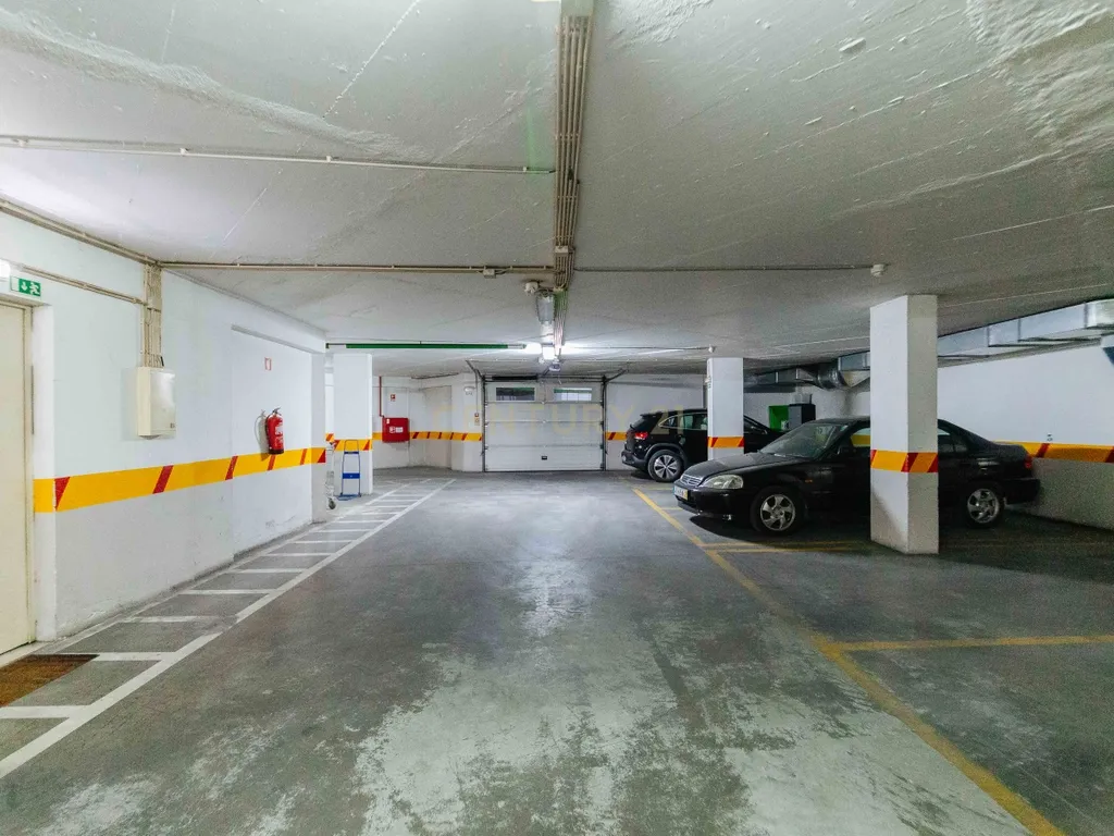 T2 P Nações cond. privado com garagem. Totalmente equipado e mobilado. - Image 20
