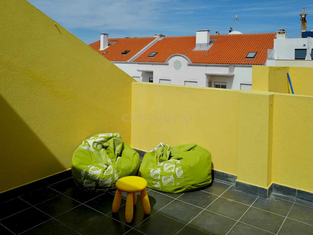 Apartamento Duplex T4 de Prestígio com Vista Rio | Alcochete - Image 26