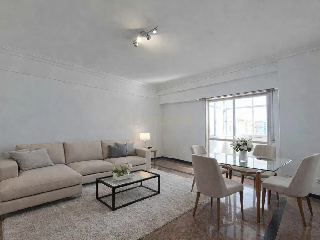 Apartamento T3 com 121m2 para arrendamento no Areeiro, Lisboa - Image 1