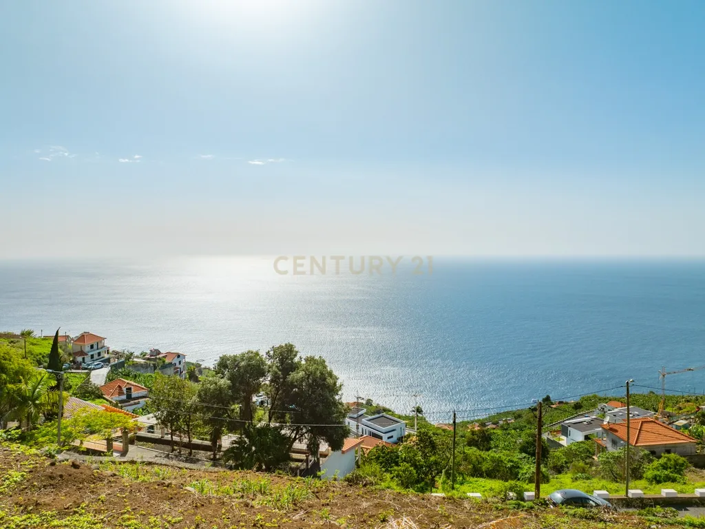 Terreno de Excelência | 3 Terrenos com Licença de Construção Emitida | Projeto para 5 Moradias de Prestígio | Vista Panorâmica para o Mar - Image 18
