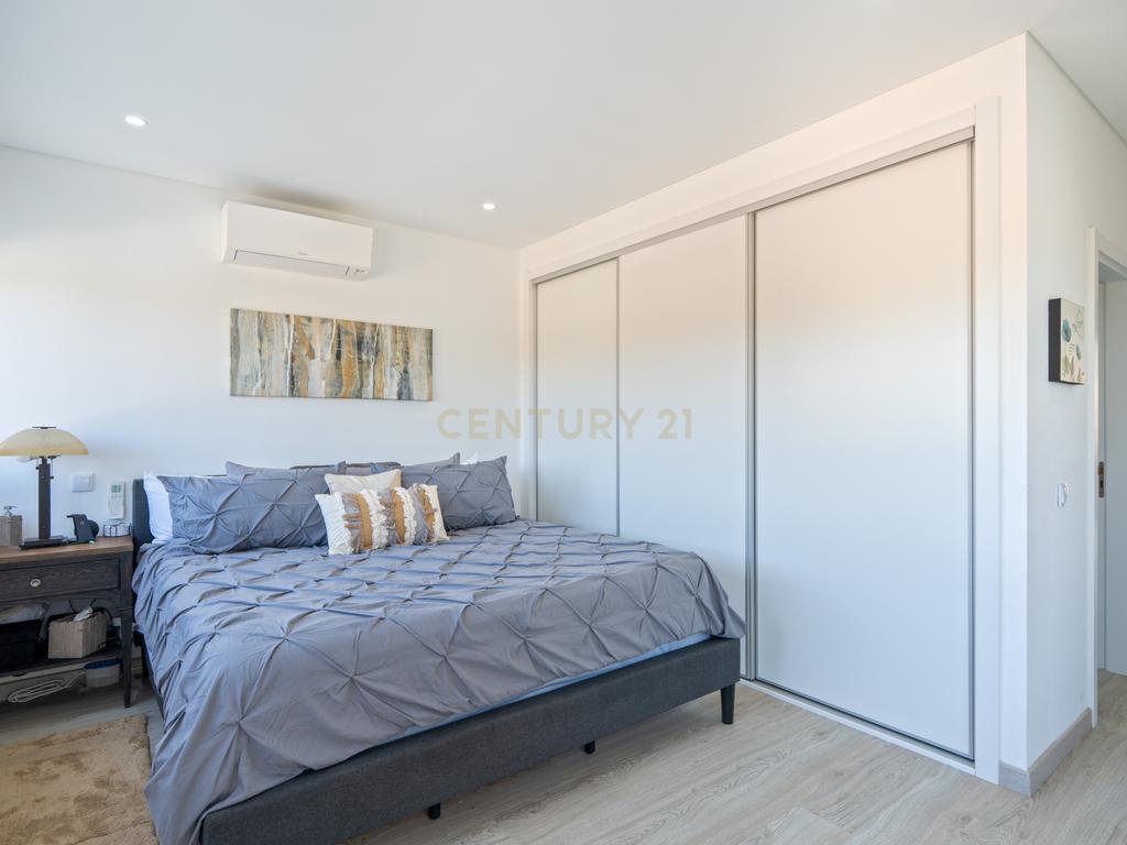 Moradia T3  + 1 Moderna com Piscina e Acabamentos de Luxo – Algoz  - Image 19