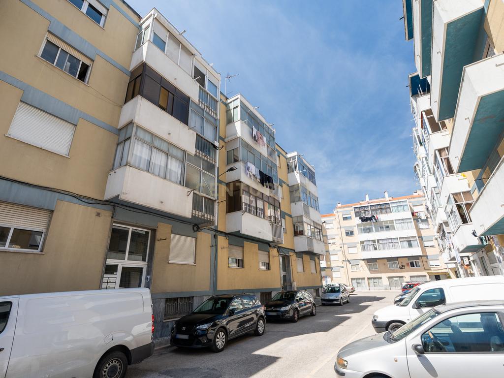 Apartamento T1 em Corroios com Luz Natural e Boa Localização - Image 17