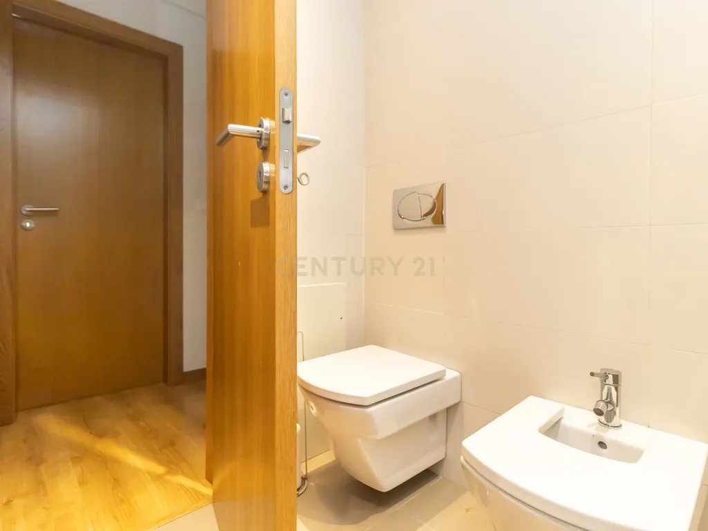 T3 com 125 m² | Quinta de São Macário | Suíte, Varanda e Arrecadação - Image 16