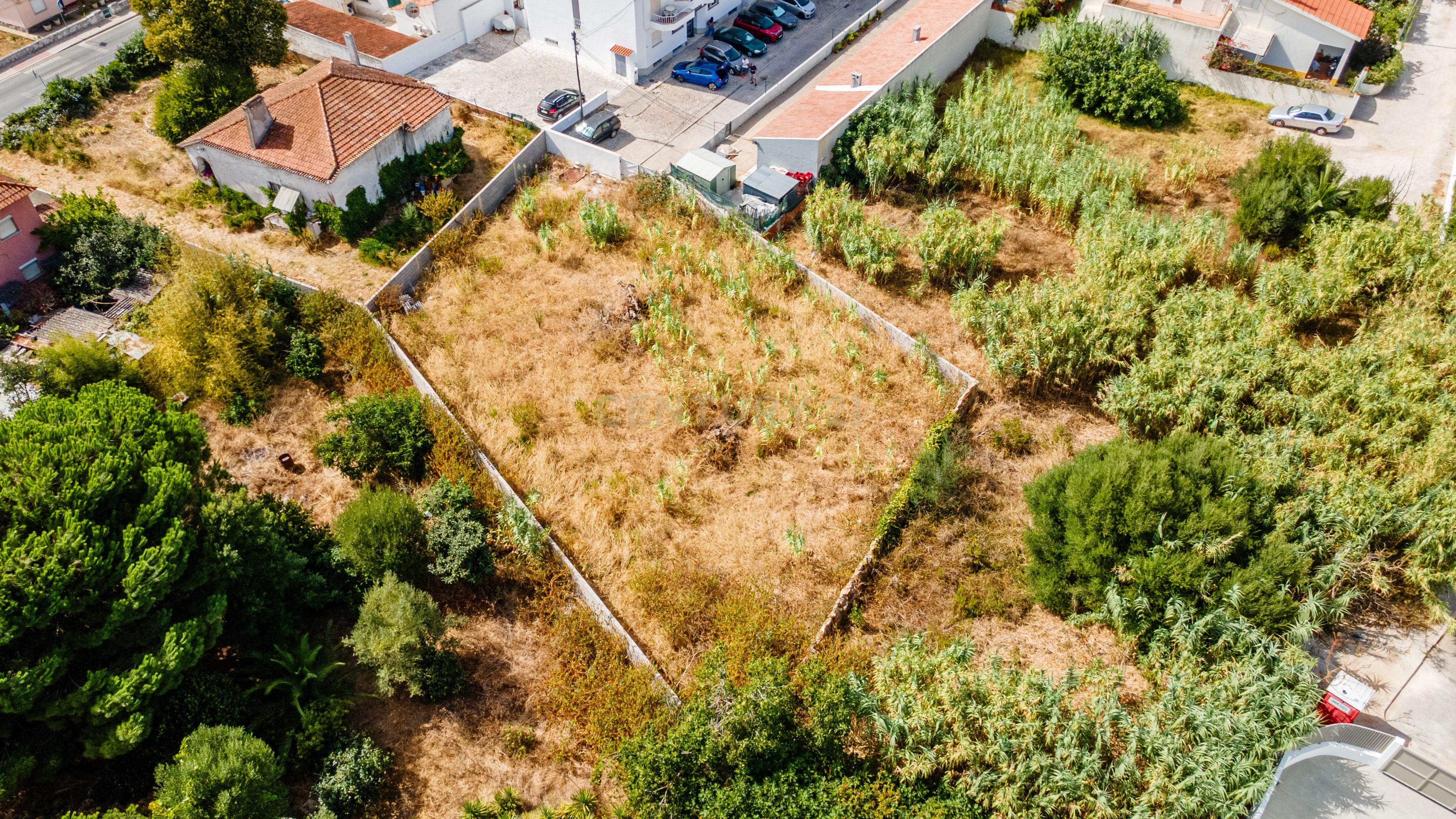 Fotografia 3 de Terreno no Alto da Parede-Cascais, 765m2, com projeto aprovado para 2 moradias