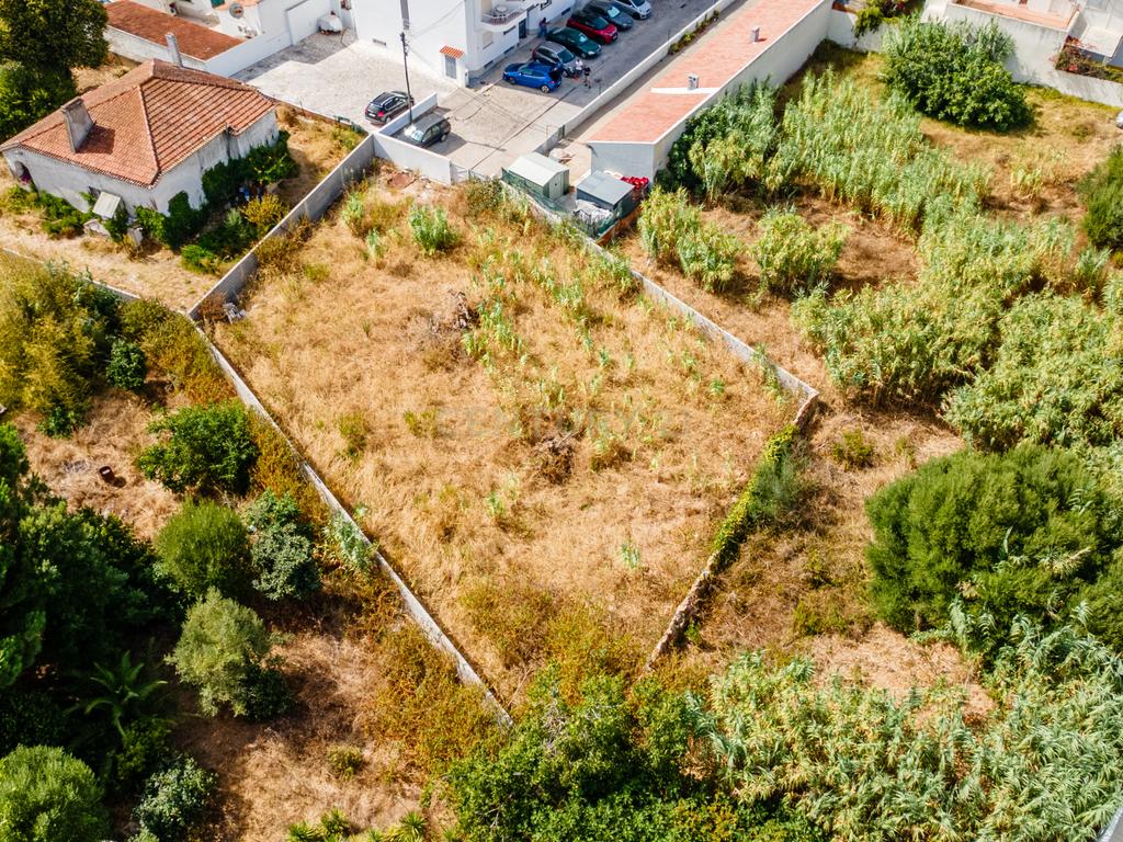 Terreno no Alto da Parede-Cascais, 765m2, com projeto aprovado para 2 moradias - Image 3