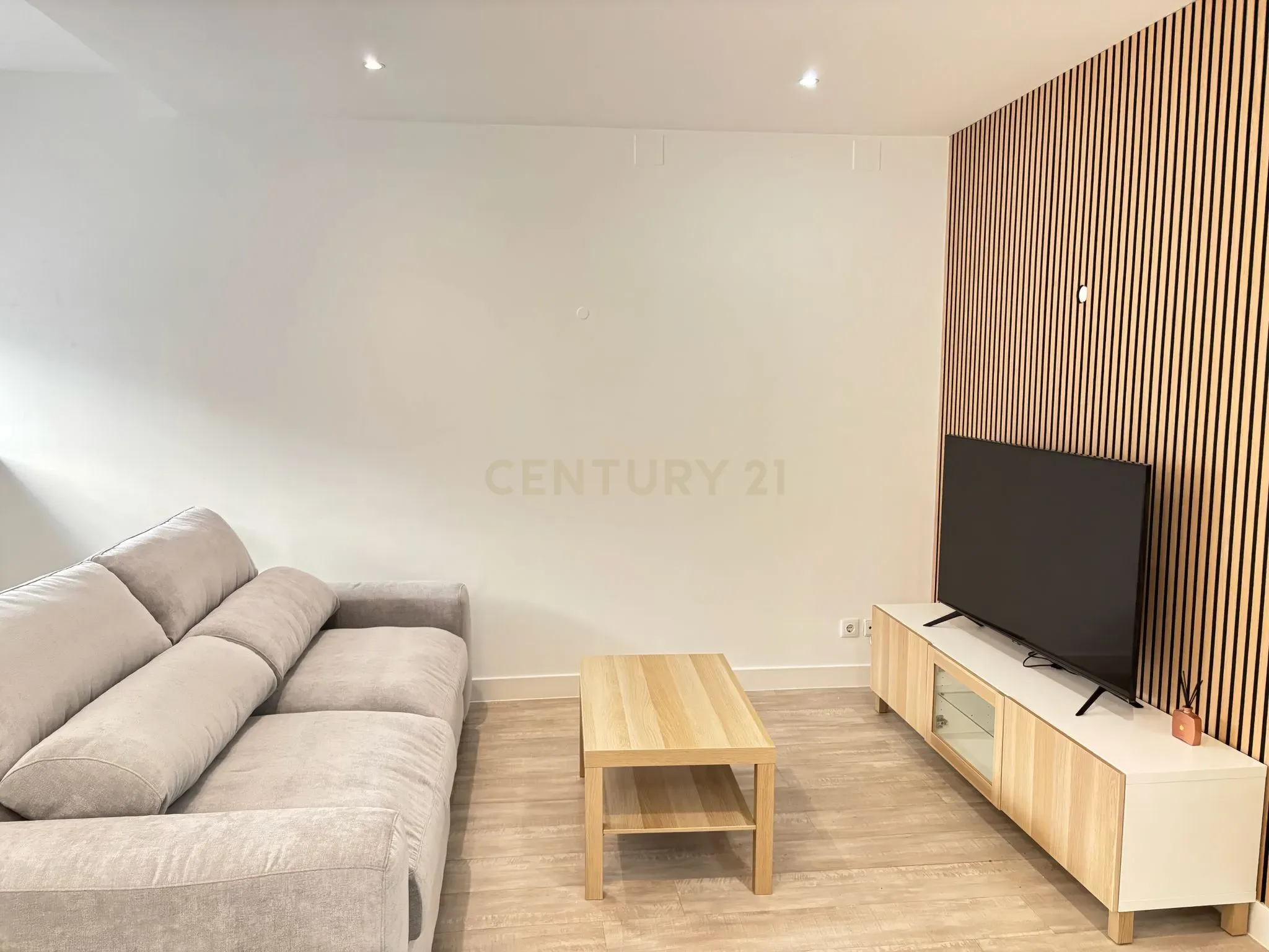 Fotografia 12 de Apartamento T1 na Praça Marquês de Pombal, Lisboa - Oportunidade Única/Mobilado