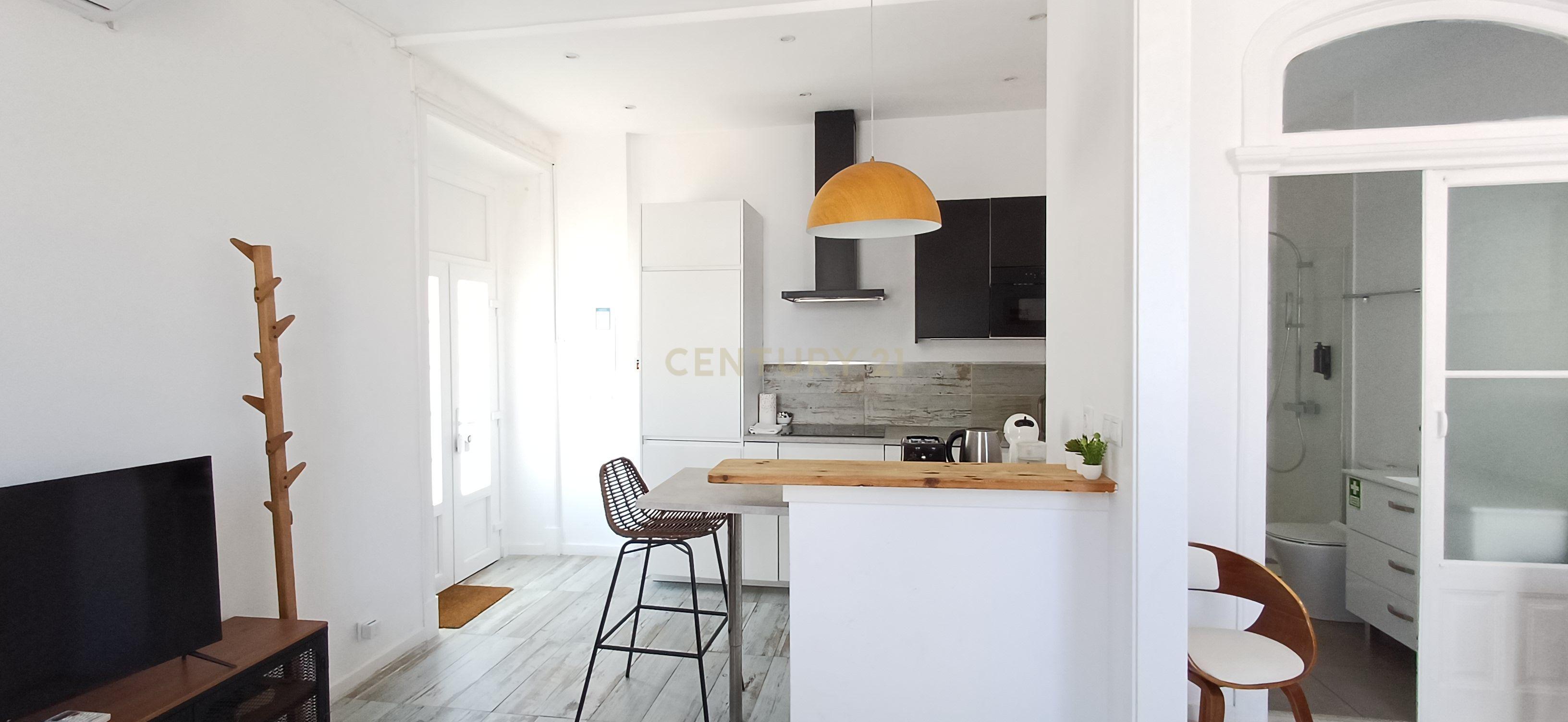 Fotografia 9 de MORADIA DE CHARME NO CORAÇÃO DE SINTRA * 3 Apartamentos * 6 quartos