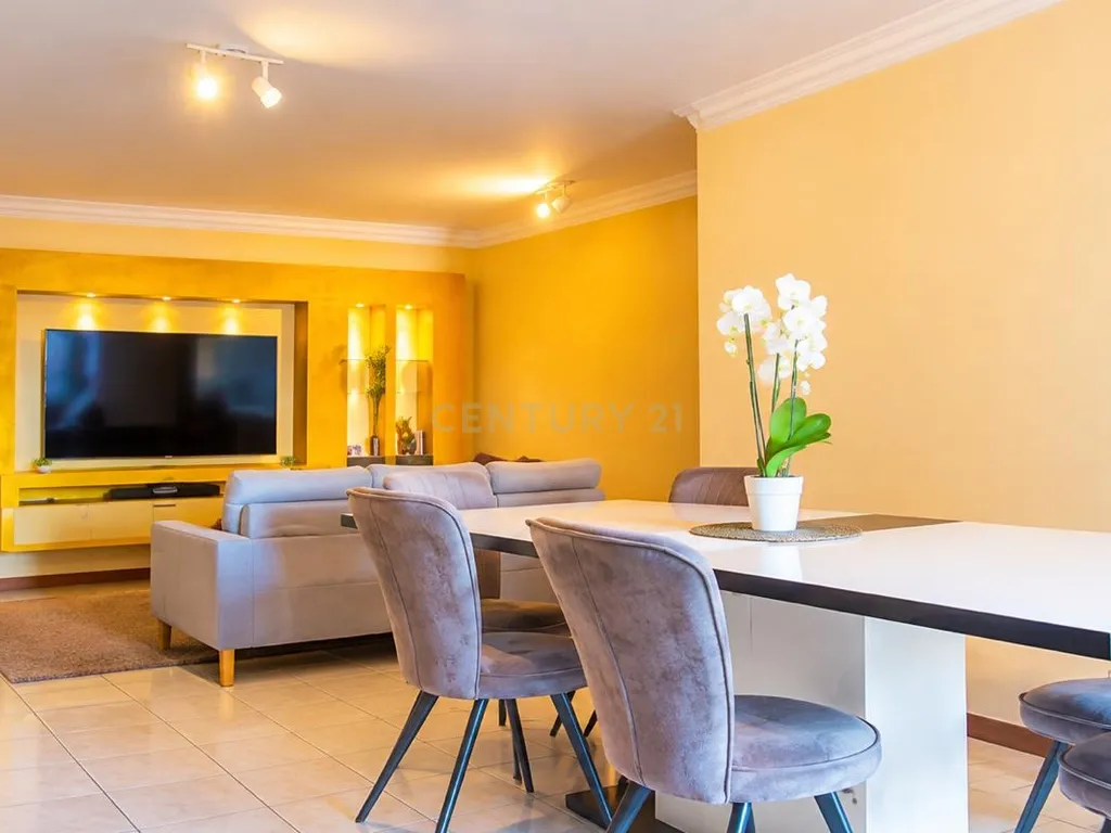 Espetacular Apartamento T4 em Oliveira do Bairro, Aveiro - Image 1