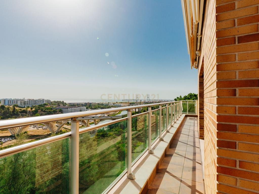 Apartamento T3 com vista da Varanda sobre o Rio Tejo  nos Terraços da Ponte Sacavém - Image 28