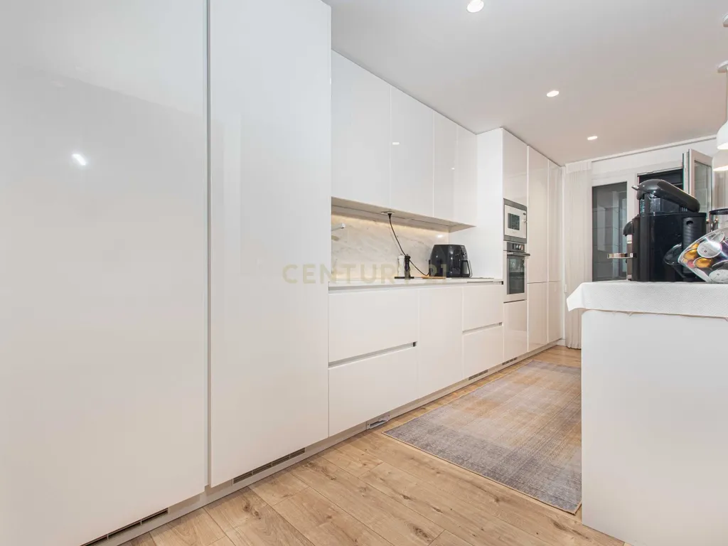 Apartamento T4 com Terraço e Box para 2 Viaturas | Jardim da Amoreira | Odivelas - Image 9