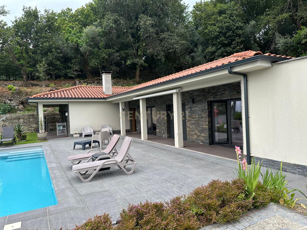  Moradia Térrea com Piscina | Braga - Gerês - Image 31