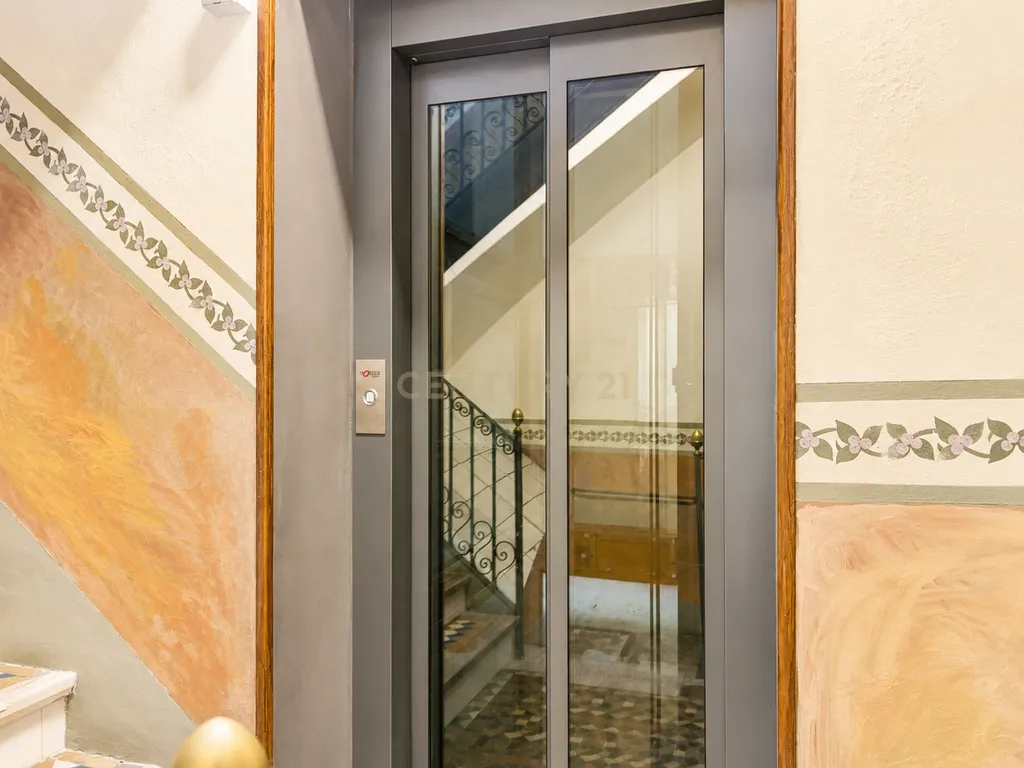 Apartamento renovado de 2 quartos junto ao Porto de Barcelona - Image 19