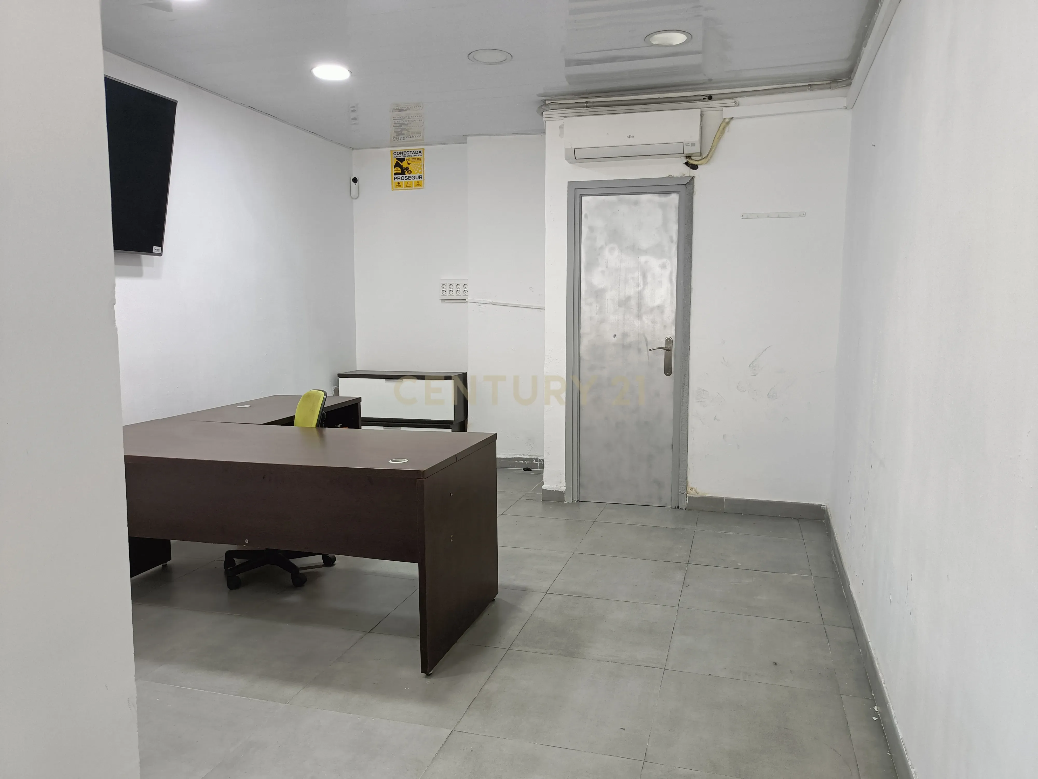 Local Comercial em Barcelona com Acessibilidade e Potencial - Image 3