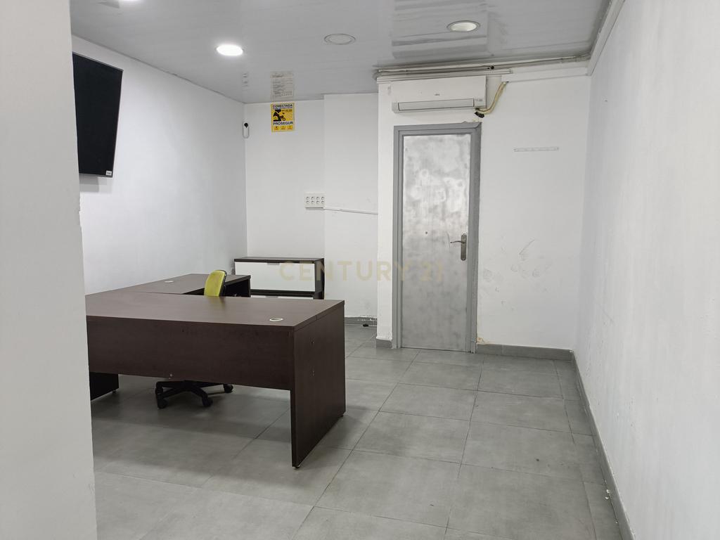 Local Comercial em Barcelona com Acessibilidade e Potencial - Image 3
