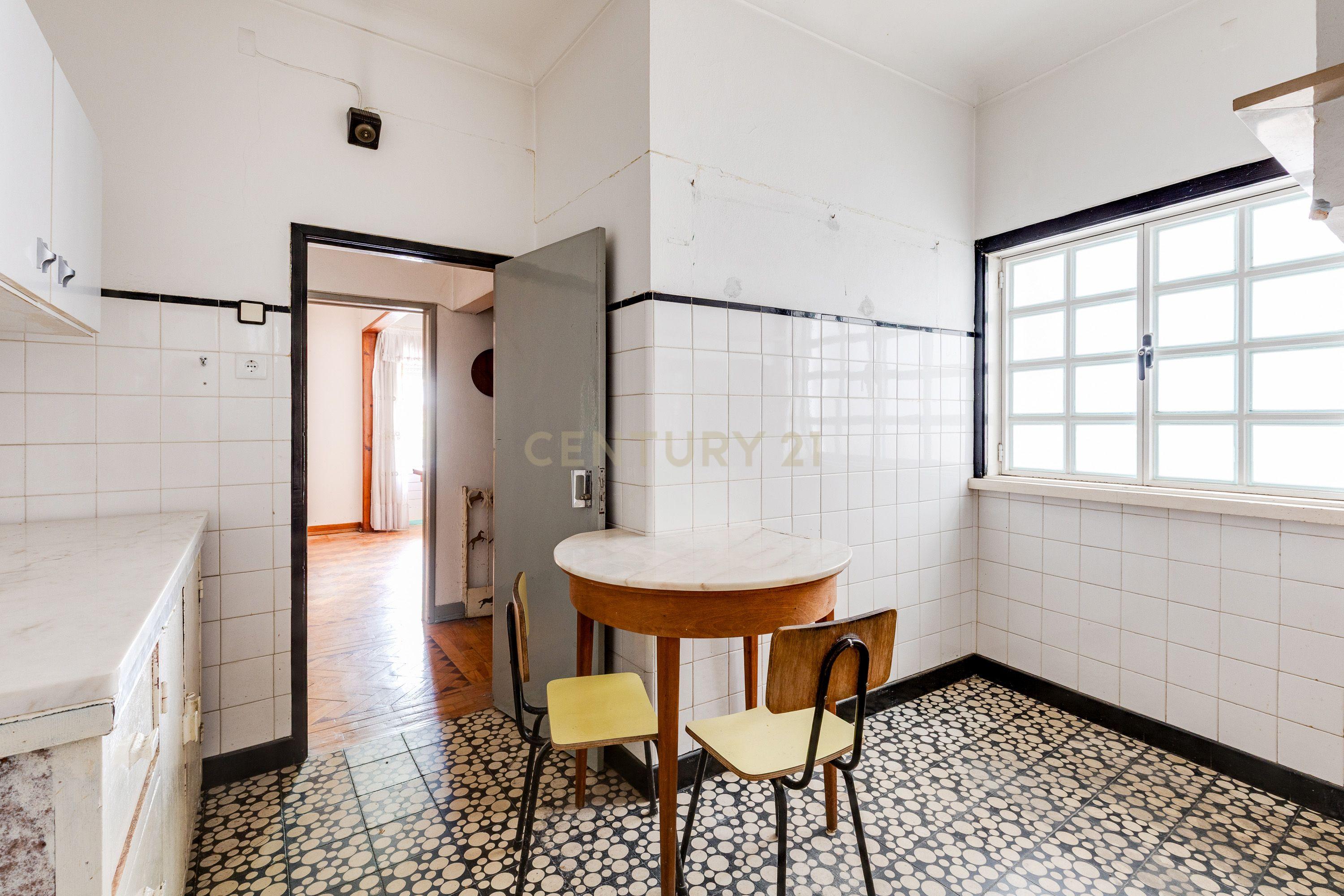 Fotografia 9 de Excelente apartamento T2 no jardim de Porto de Mós!