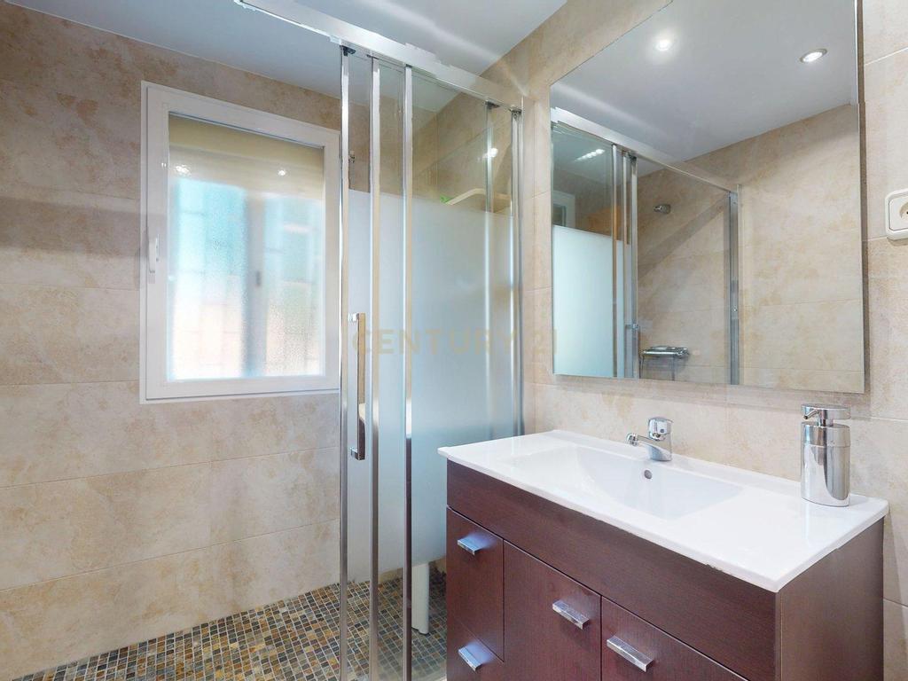 Apartamento Espaçoso com Vista para a Cidade e Montanha em Madrid - Image 28