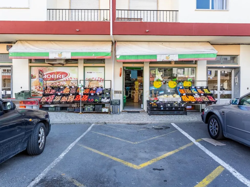 Supermercado em Vale de Figueira Bobadela - Image 1