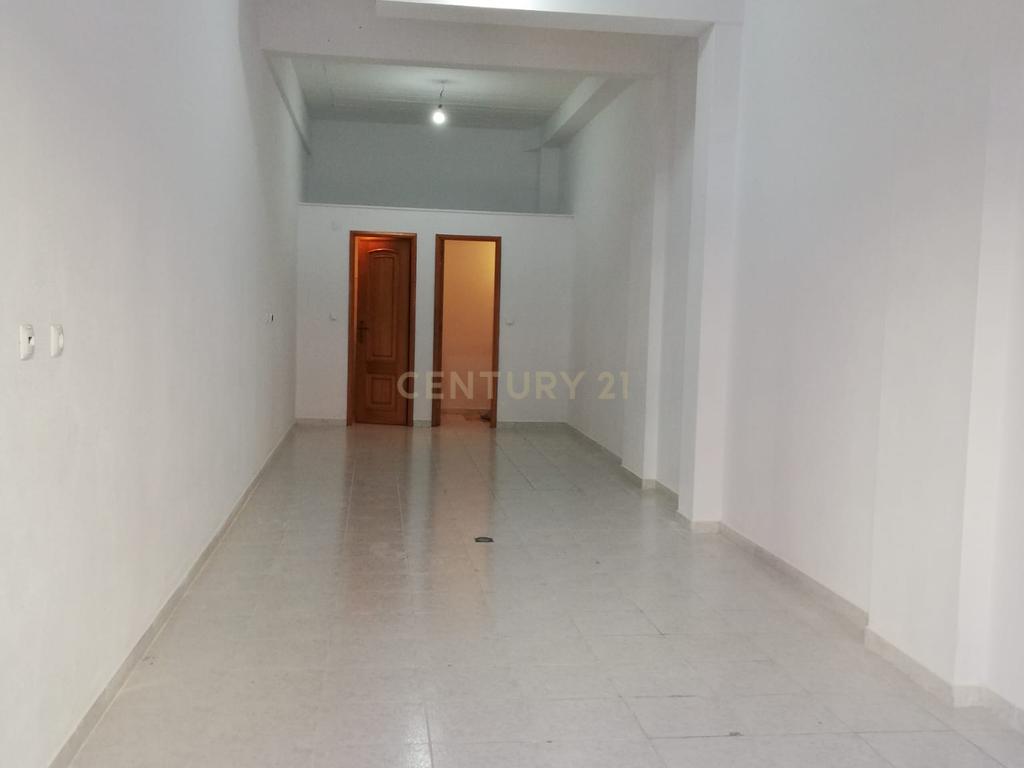 Garagem para Arrendamento – Monte Abraão (Rua Ribeiro Sanches)  - Image 4
