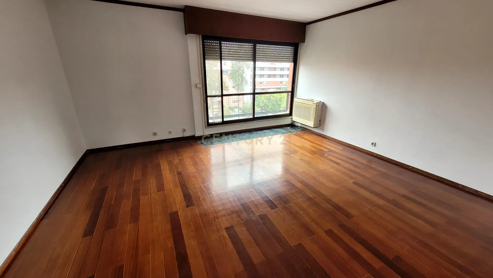 T3 Duplex para Arrendamento no Centro de Telheiras - Image 1