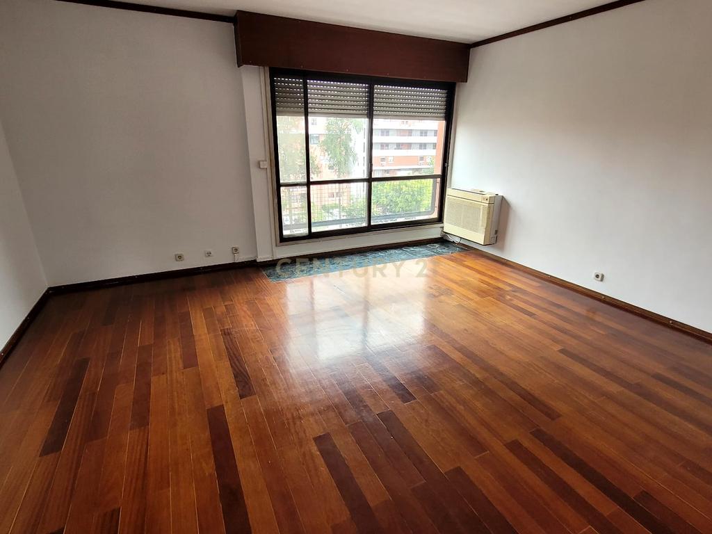 T3 Duplex para Arrendamento no Centro de Telheiras - Image 1