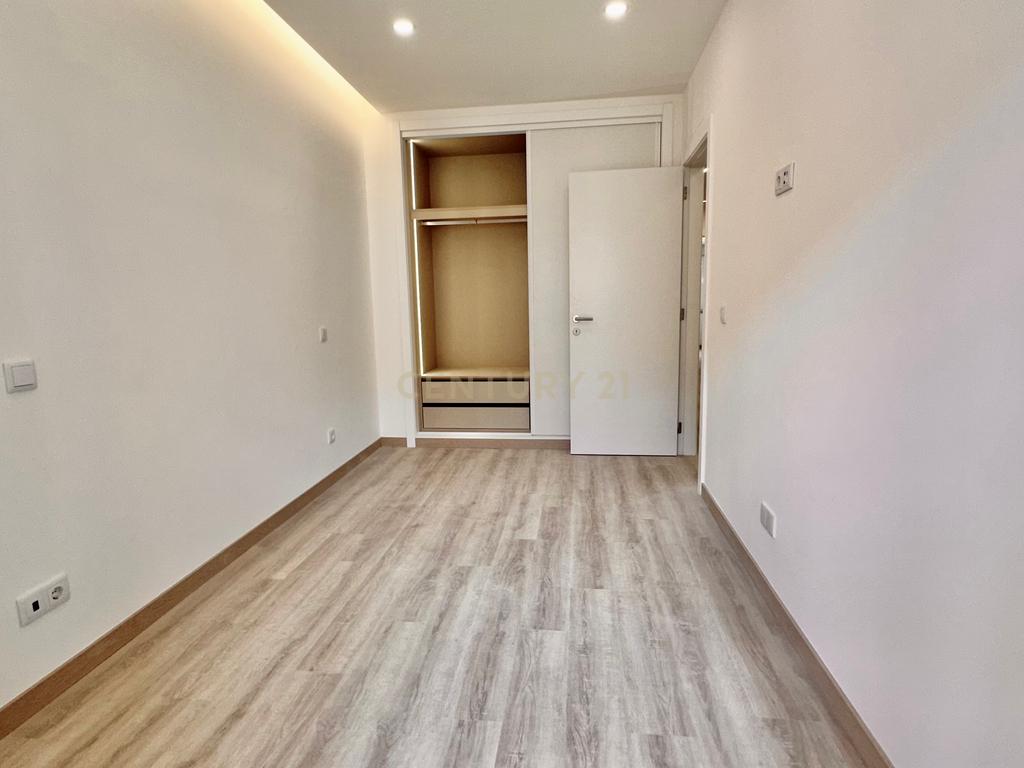 Venda T3 na Estrela - APARTAMENTO INTEGRALMENTE REMODELADO COM VARANDA GENEROSA - Image 23