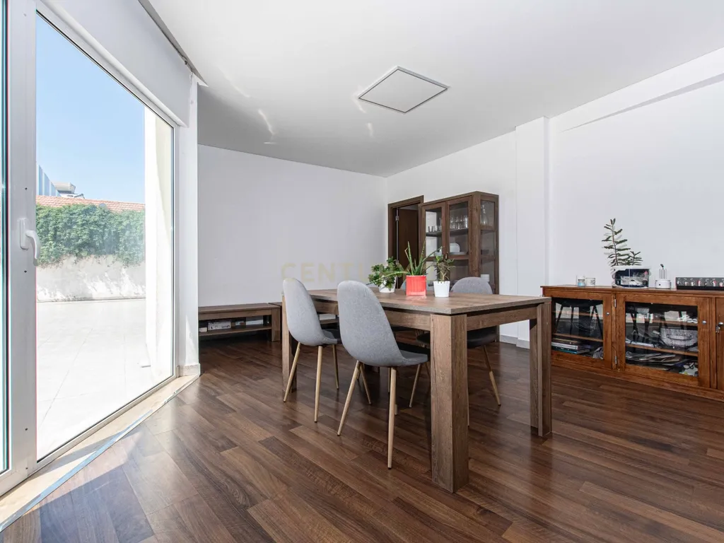 T4 Duplex Premium com Terraço / Arrecadação / 5 Lugares de Estacionamento / Marinha Grande - Image 37