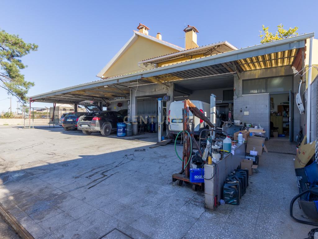 Quinta do Conde/ Courelas da Brava - Moradia isolada, legalizada, inserida em lote de 528m2, com habitação no 1º andar e oficina no r/c. - Image 21