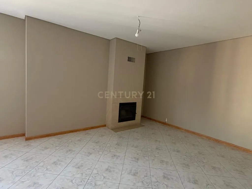 Apartamento Renovado em Braga (São Vítor) com Vista Panorâmica - Image 10
