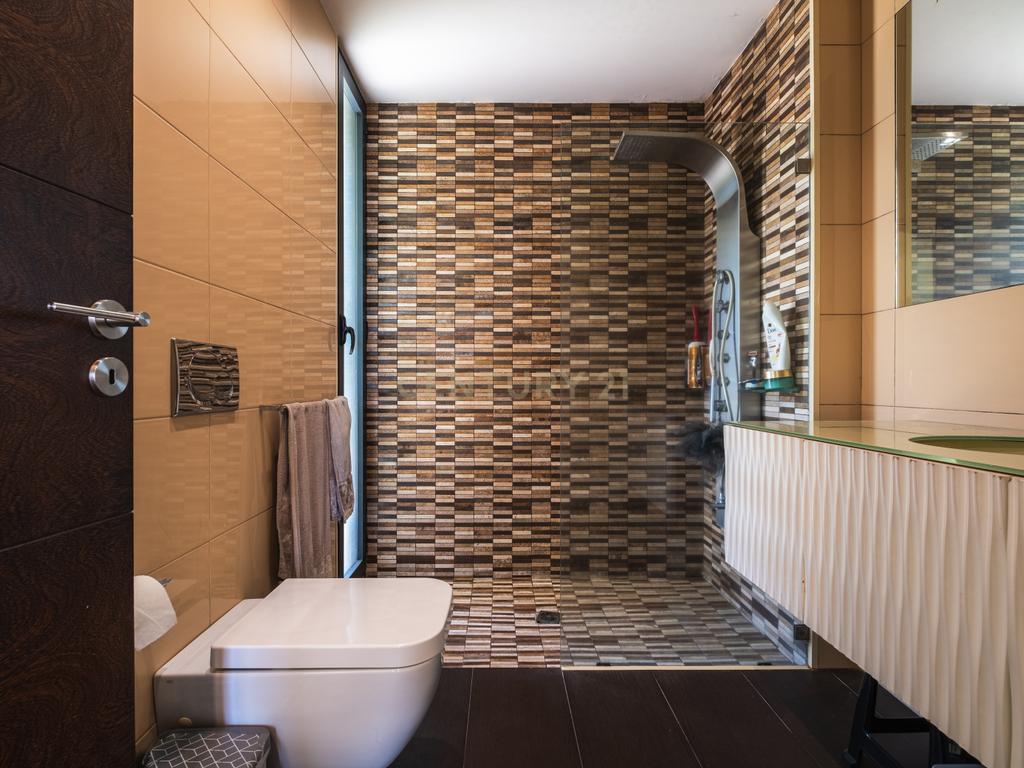 Luxuosa Moradia T4 com Piscina e Vista Panorâmica em Lousada - Image 36