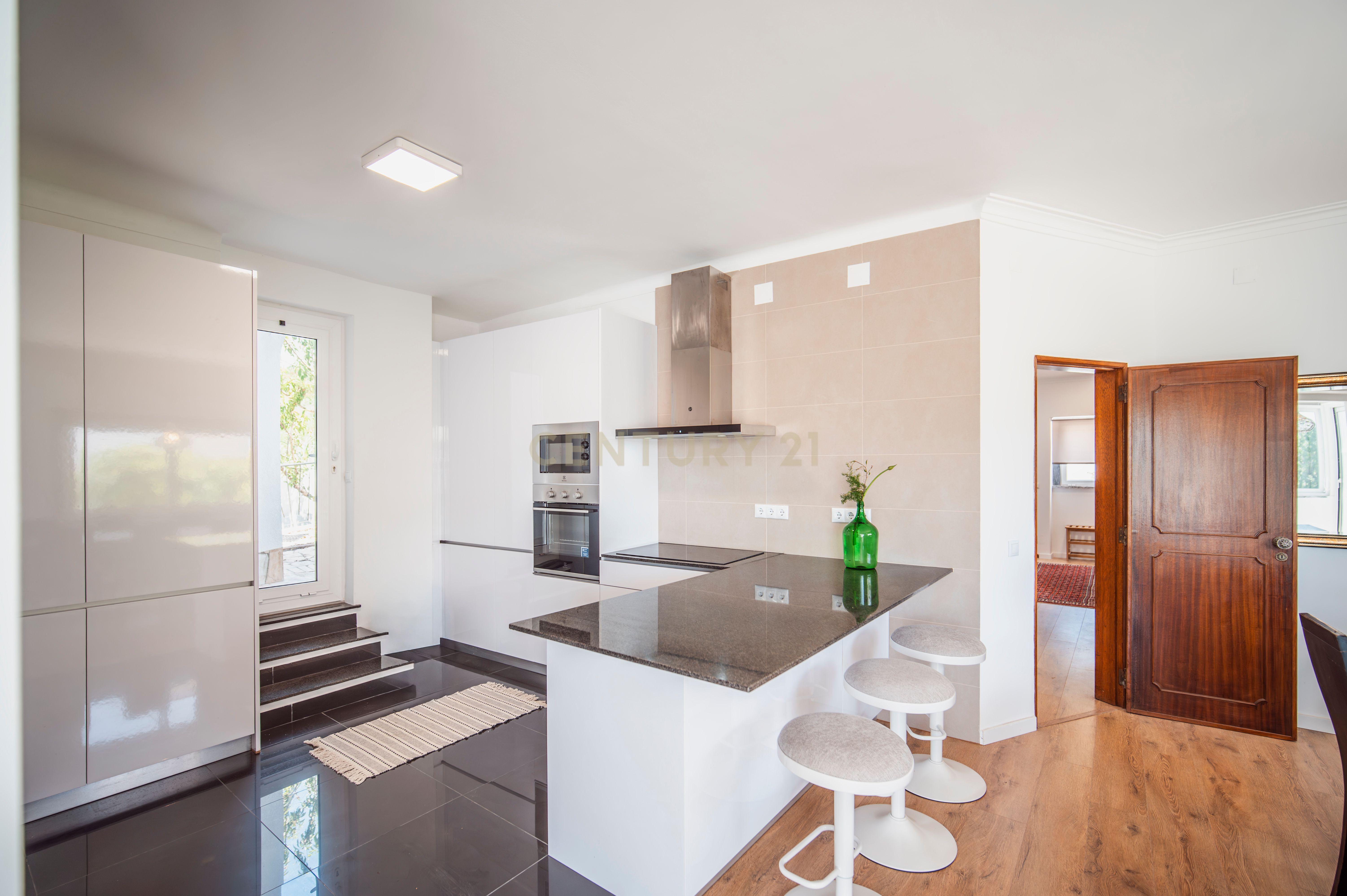 Fotografia 8 de Moradia T5 Remodelada em Galamares – Sintra