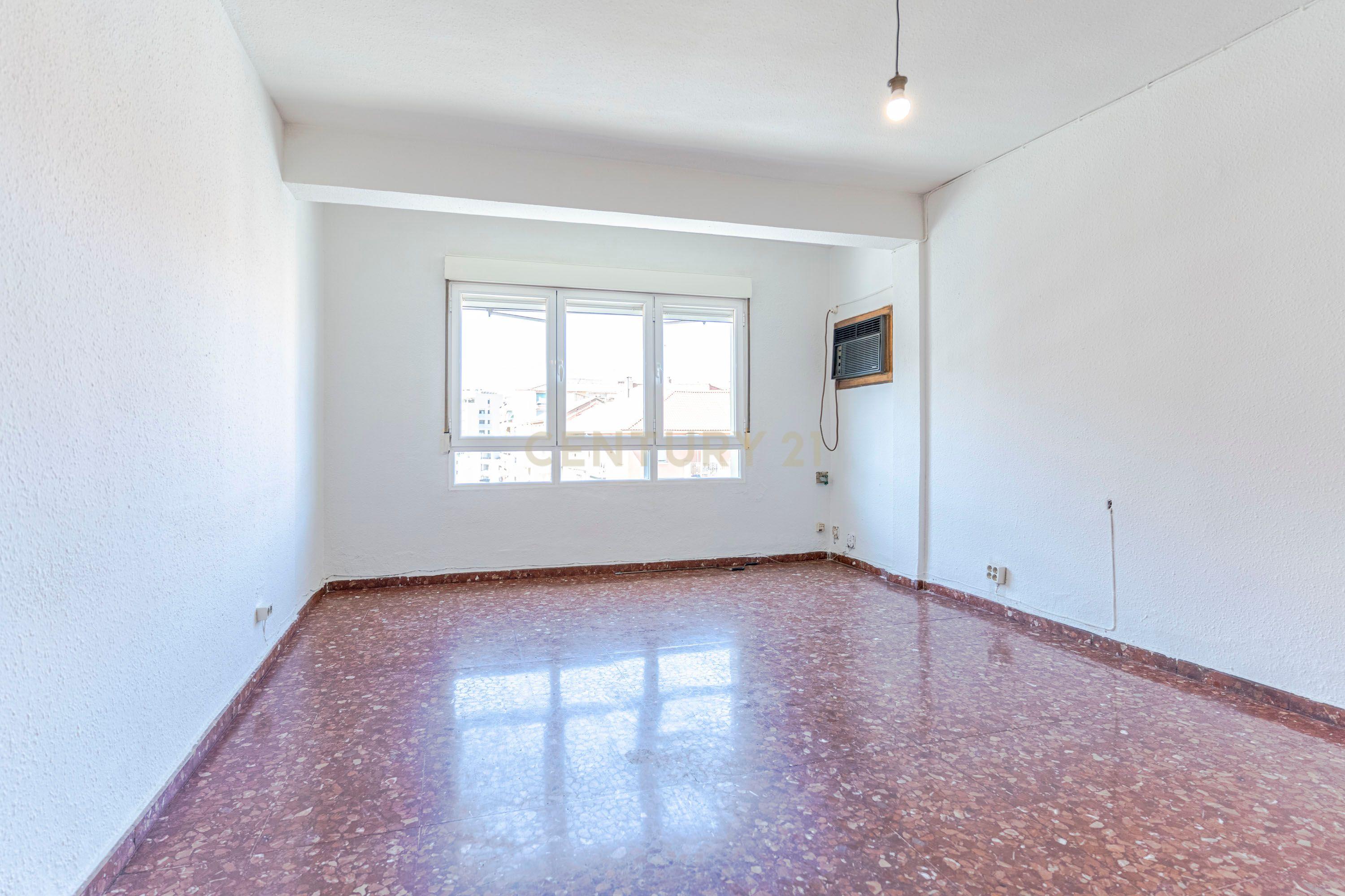 Espaçoso apartamento de 141 m2 no centro de Granada com vista panorâmica do Caminho de Ronda - Image 12