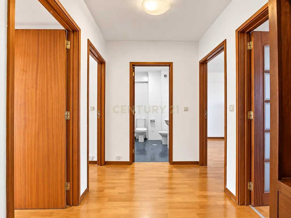 BAIXA DE PREÇO | Apartamento T2 em Cedofeita, Porto - Oportunidade Única! - Image 2