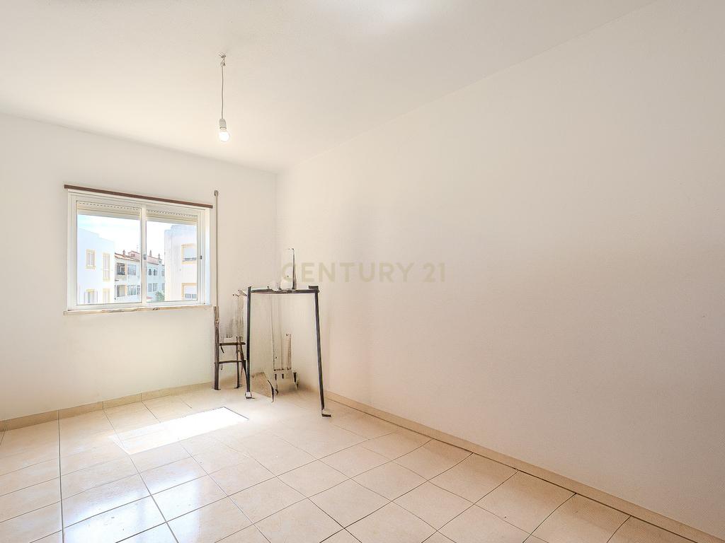 Apartamento T3 com Garagem no Centro de Tunes - Image 10
