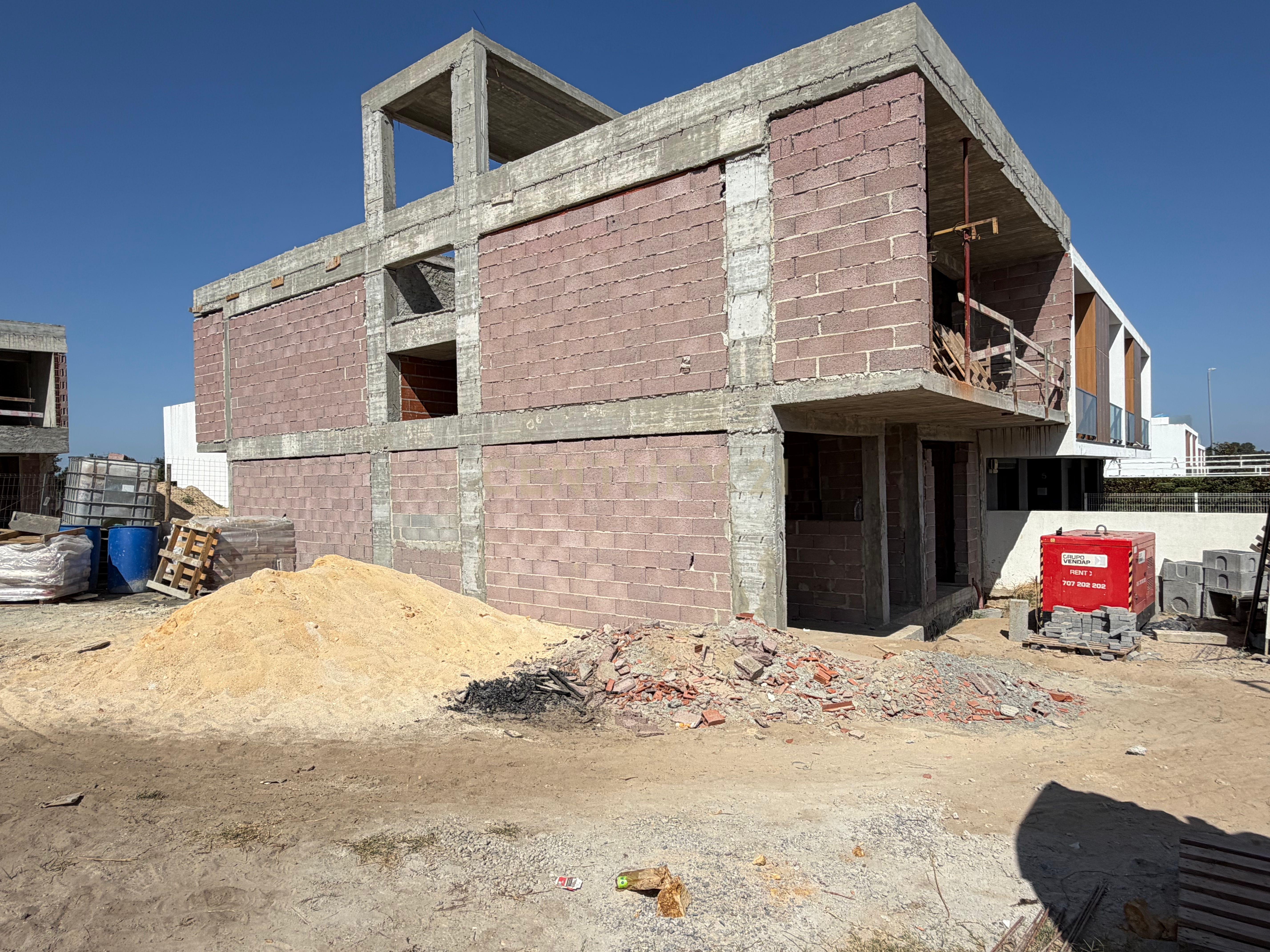 Fotografia 7 de Moradia Geminada T4 de Luxo com Piscina  Nova Construção