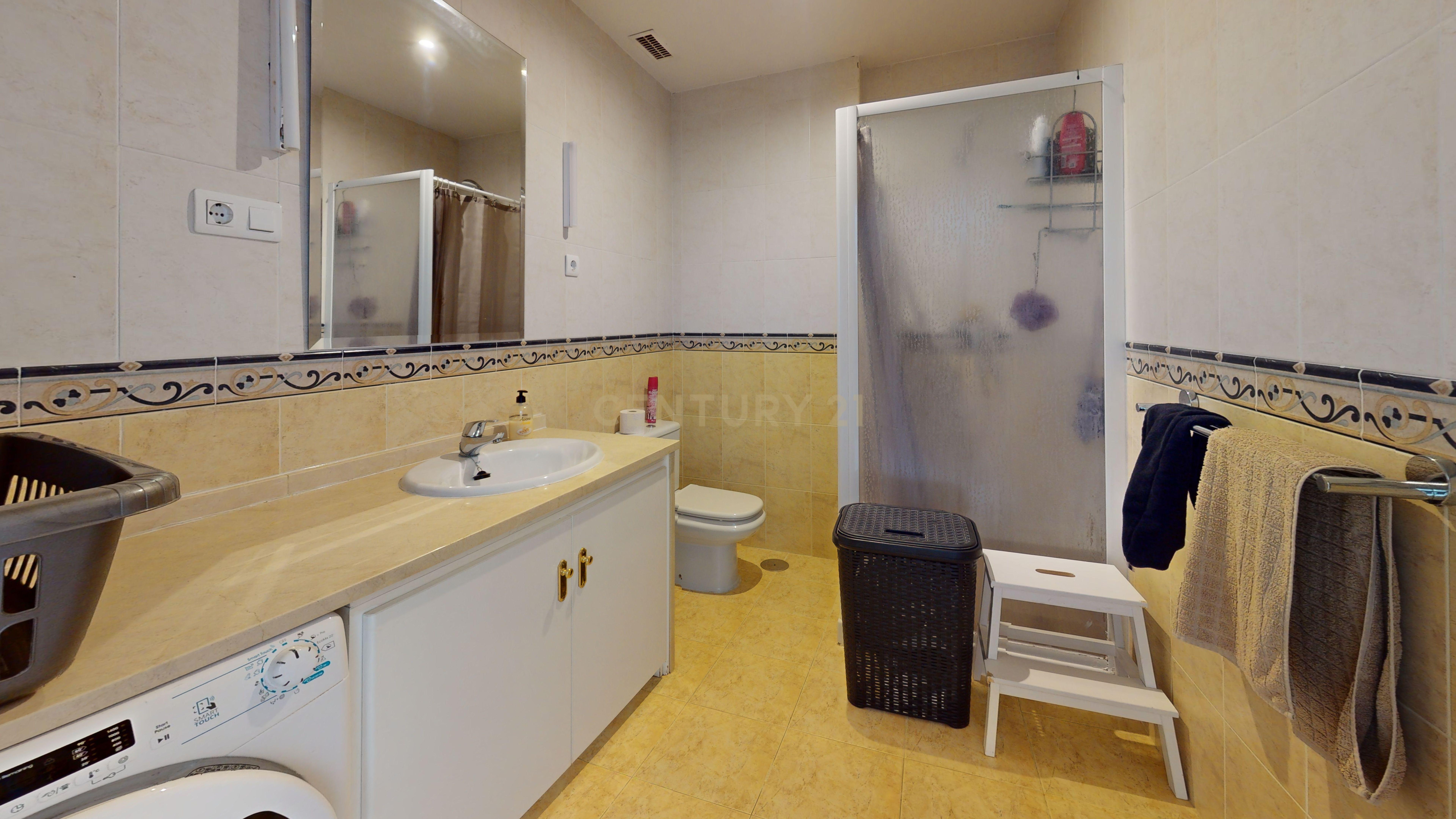 Casa Térrea em Málaga com Jardim e Piscina em Comunidade Fechada - Image 16